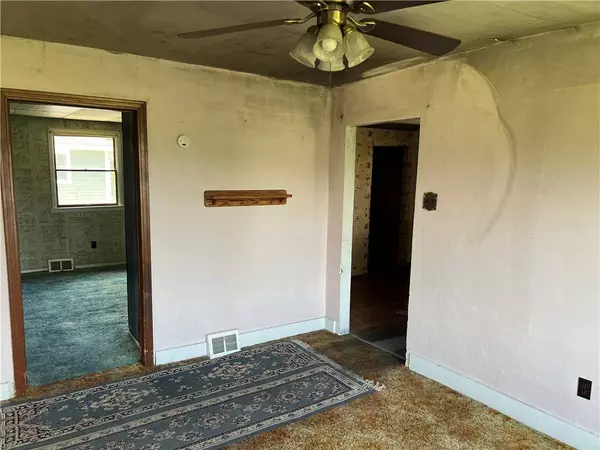 906 Allegheny Ave, Plum Boro, PA 15068