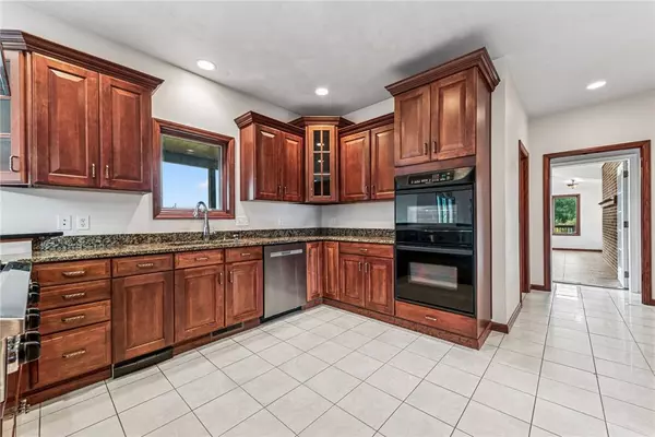 626 Oakcrest Dr, North Huntingdon, PA 15642