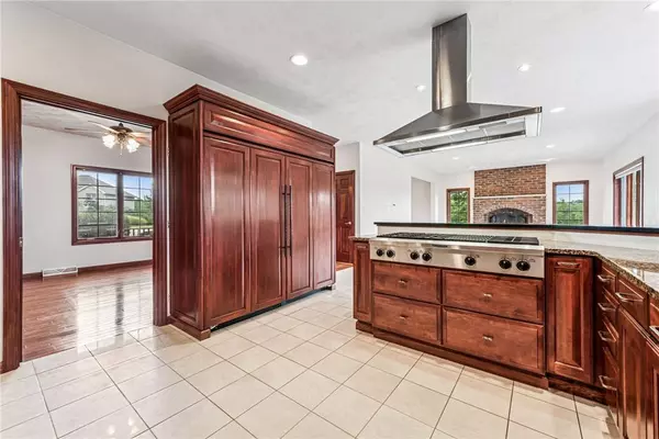 626 Oakcrest Dr, North Huntingdon, PA 15642