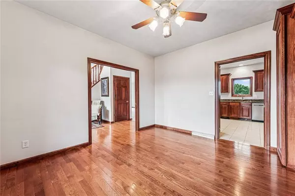 626 Oakcrest Dr, North Huntingdon, PA 15642