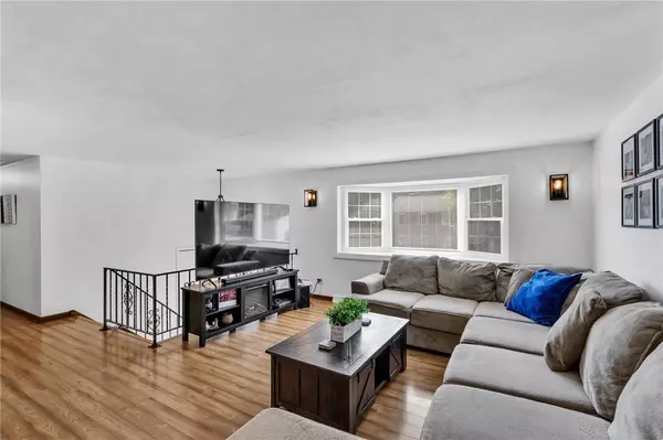 212 Ligonier Ln, Plum Boro, PA 15068