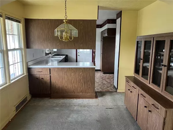 713 Shady Ln, West Mifflin, PA 15122