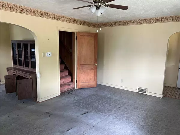 713 Shady Ln, West Mifflin, PA 15122