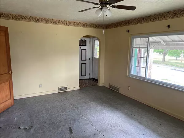 713 Shady Ln, West Mifflin, PA 15122