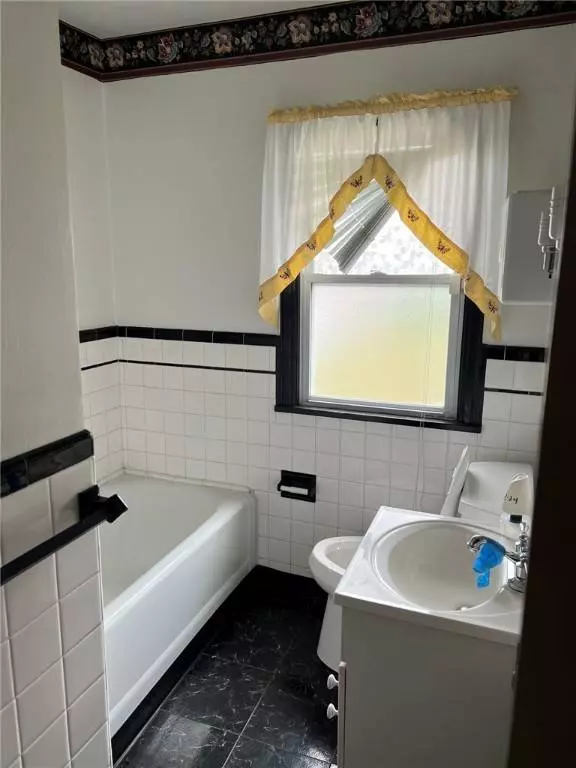 713 Shady Ln, West Mifflin, PA 15122