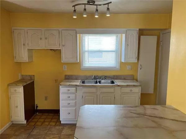 118 Delaware Ave, N Versailles, PA 15137