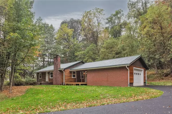 155 Harrold St, Hempfield Twp, PA 15644