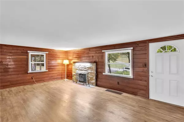 155 Harrold St, Hempfield Twp, PA 15644