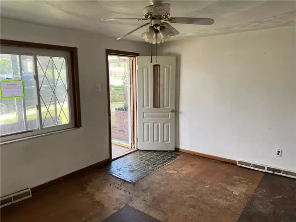 1008 1/2 Gaskill Ave, Jeannette, PA 15644