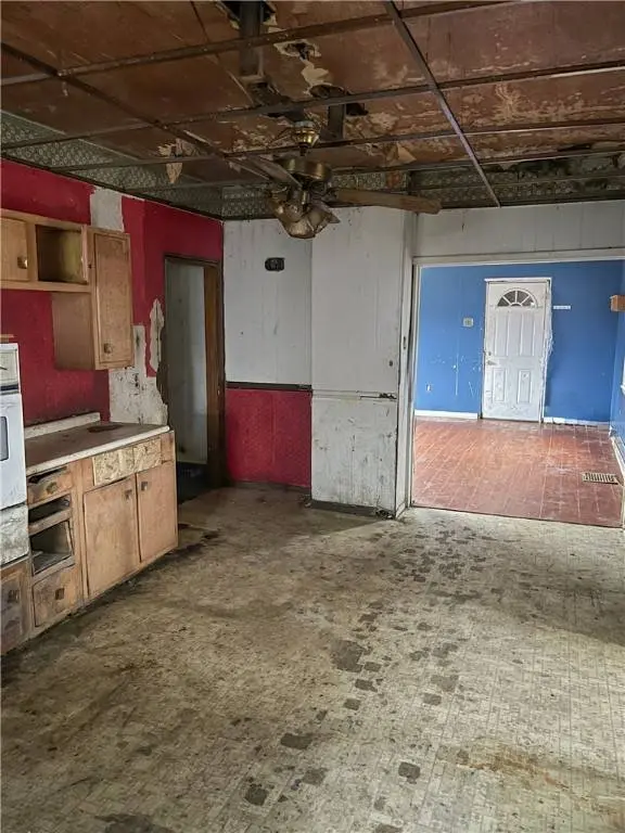 1022 Gaskill Ave, Jeannette, PA 15644