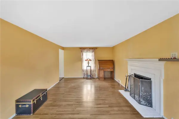 1244 Harvest Dr, Monroeville, PA 15146