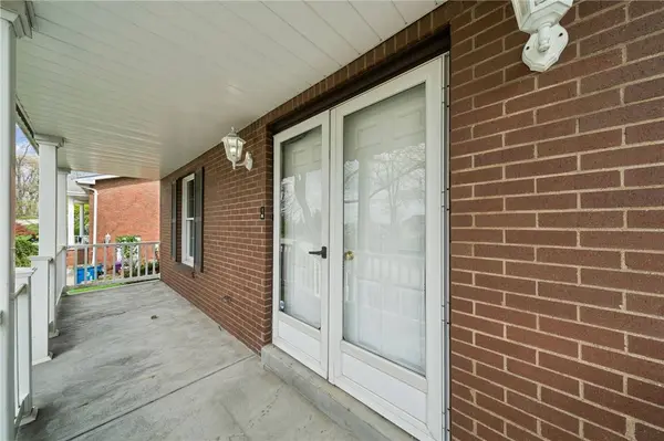 212 Red Oak Dr, Plum Boro, PA 15239