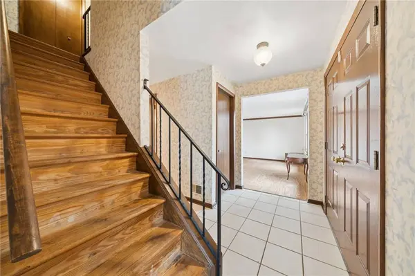 212 Red Oak Dr, Plum Boro, PA 15239