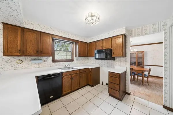 212 Red Oak Dr, Plum Boro, PA 15239