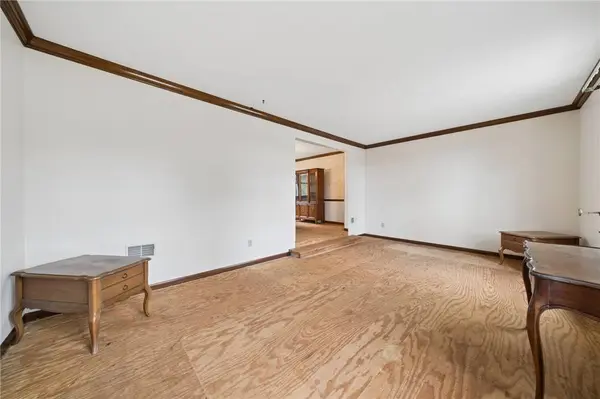 212 Red Oak Dr, Plum Boro, PA 15239