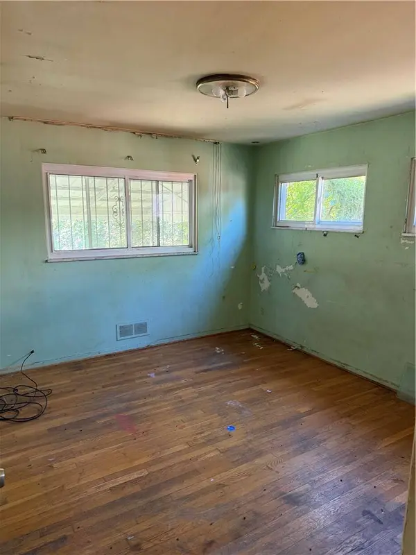 7012 Penn Ave, Point Breeze, PA 15208