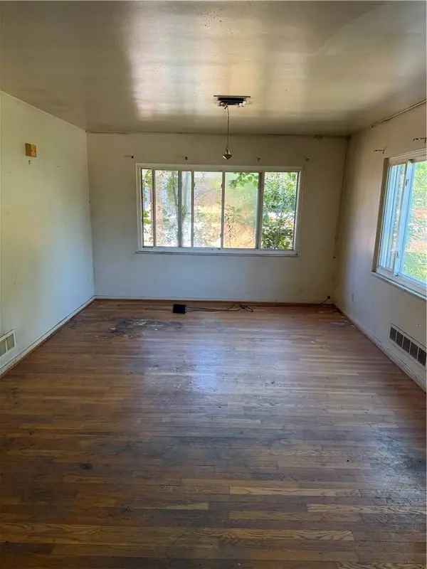 7012 Penn Ave, Point Breeze, PA 15208