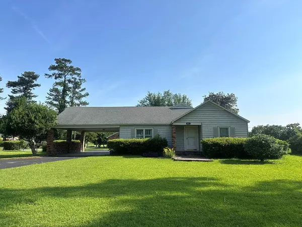 901 E 4th Street, Adel, GA 31620