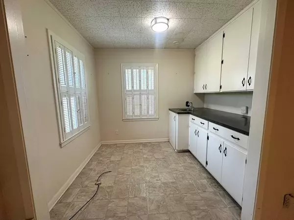 901 E 4th Street, Adel, GA 31620