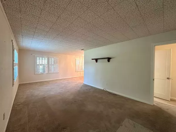 901 E 4th Street, Adel, GA 31620