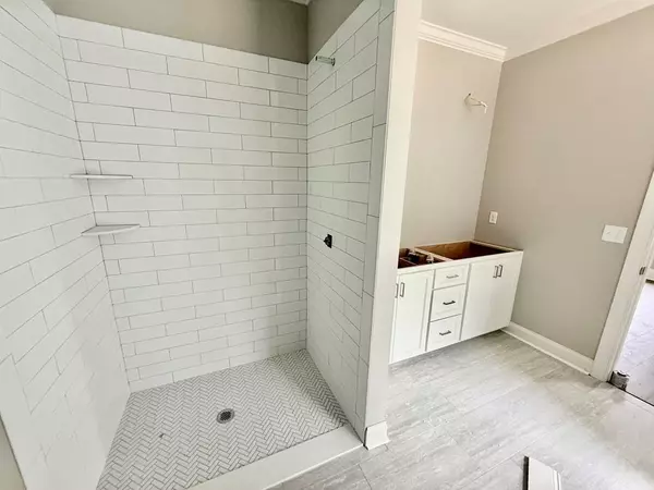 105 Orchard Circle, Adel, GA 31620