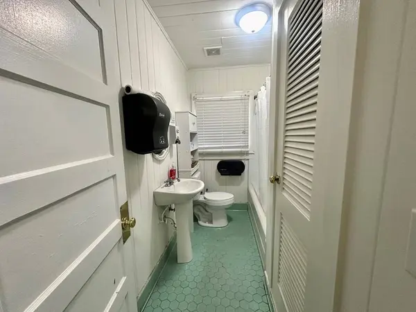 1102 N Hutchinson, Adel, GA 31620