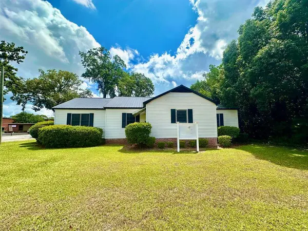 1102 N Hutchinson, Adel, GA 31620