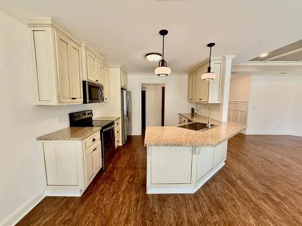 401 Spanish Moss Ln, Adel, GA 31620