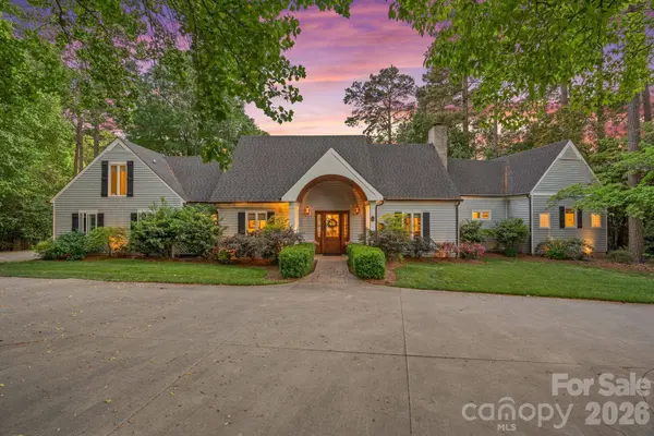 107 Beachview DR, Mooresville, NC 28117