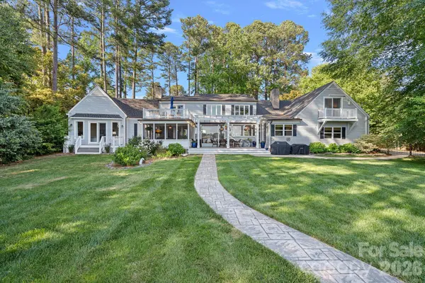 107 Beachview DR, Mooresville, NC 28117