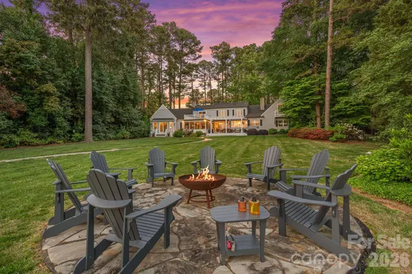 107 Beachview DR, Mooresville, NC 28117