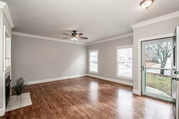 146 Valley Glen DR, Troutman, NC 28166