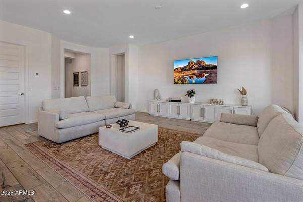 8804 W VISTA Avenue, Glendale, AZ 85305