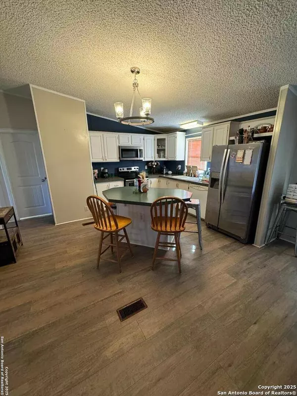 606 MAIN ST, Cotulla, TX 78014