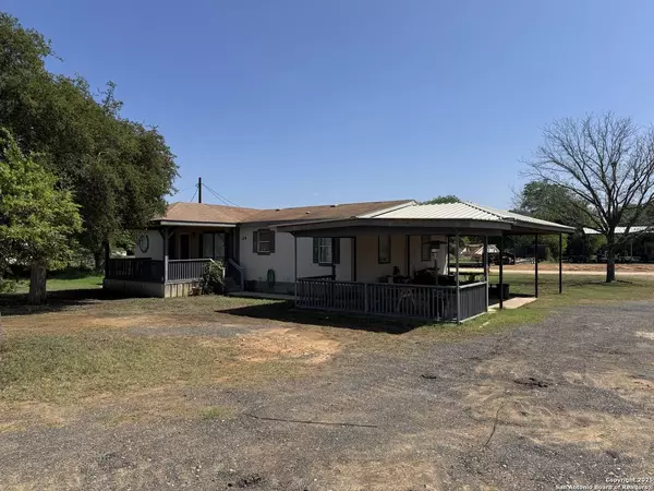 606 MAIN ST, Cotulla, TX 78014