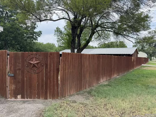 218 Antonio, Uvalde, TX 78801