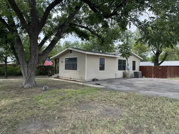218 Antonio, Uvalde, TX 78801