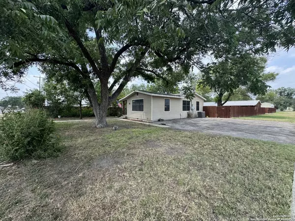 218 Antonio, Uvalde, TX 78801