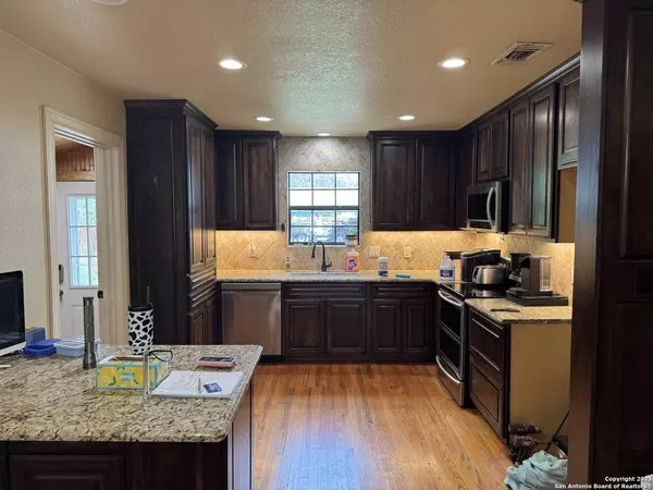 218 Antonio, Uvalde, TX 78801