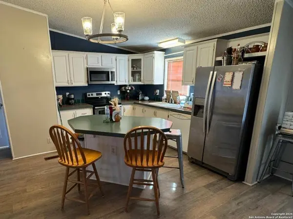 672 MAIN ST, Cotulla, TX 78014