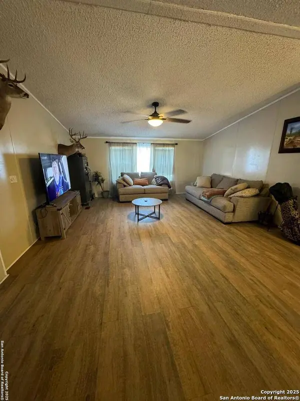 672 MAIN ST, Cotulla, TX 78014