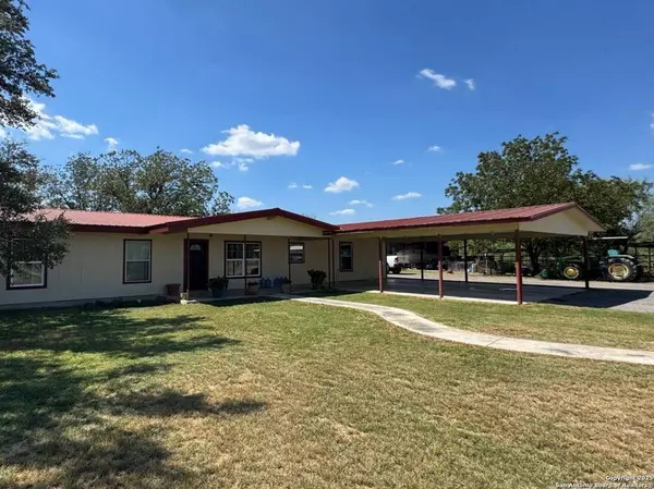 2755 Fm 1436, La Pryor, TX 78872