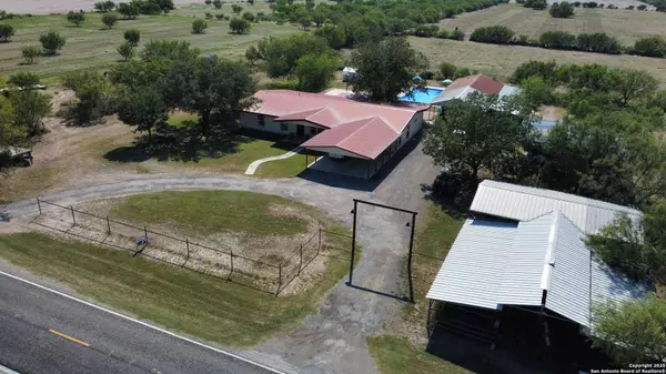 2755 Fm 1436, La Pryor, TX 78872