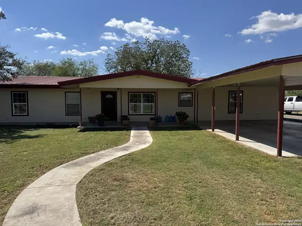2755 Fm 1436, La Pryor, TX 78872