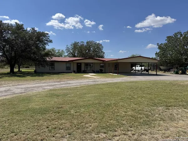 2755 Fm 1436, La Pryor, TX 78872