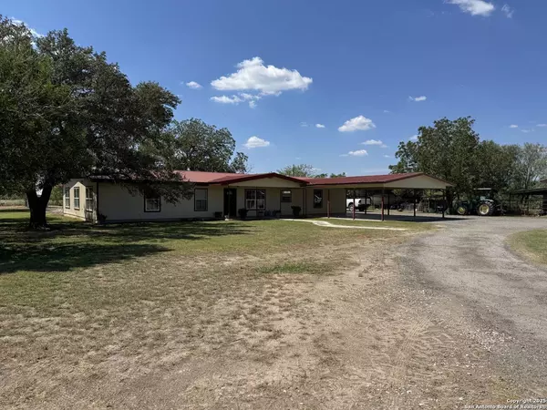 2755 Fm 1436, La Pryor, TX 78872