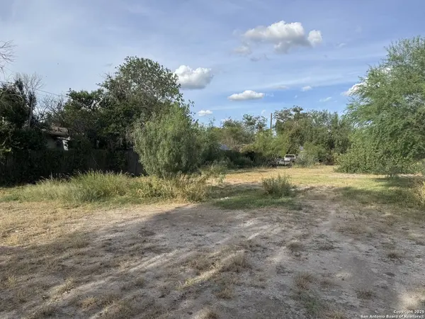 206 Farrar, Uvalde, TX 78801