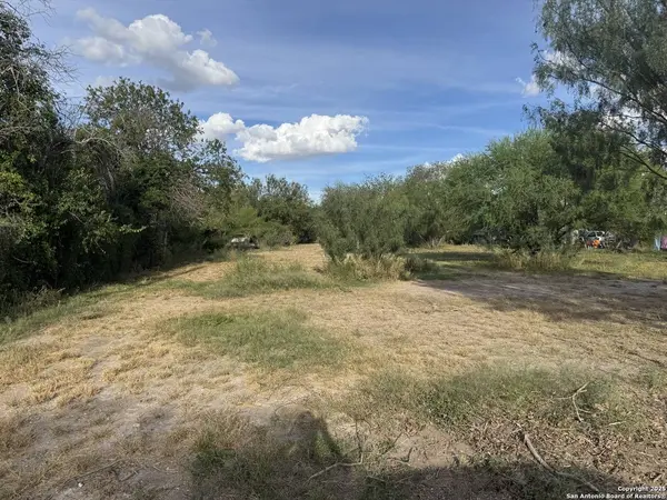 206 Farrar, Uvalde, TX 78801