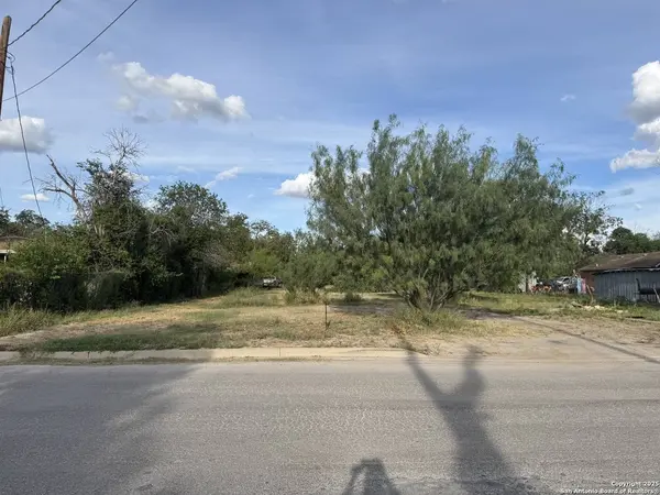 206 Farrar, Uvalde, TX 78801