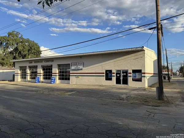 109 Oak, Uvalde, TX 78801